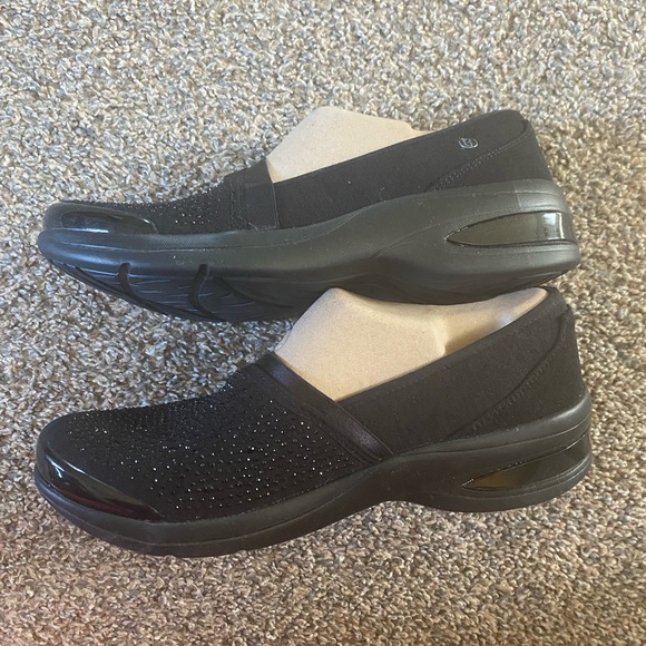 Bzee women’s black slip on shoe size 10 - Picture 2 of 2